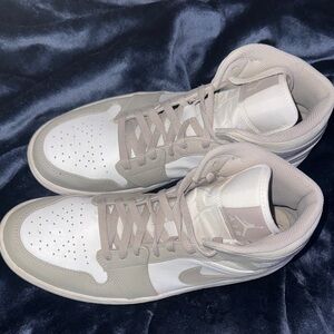 Men's White and Gray High-Top Jordan 1